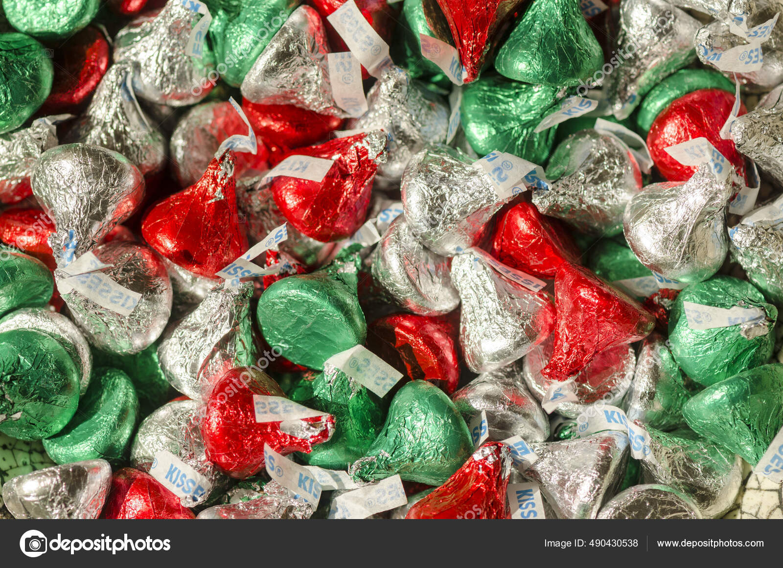 Malag España Diciembre 2015 Primer Plano American Hershey Kisses Caramelos  — Foto editorial de stock #490430538 ©Wirestock, image size:1600x1160