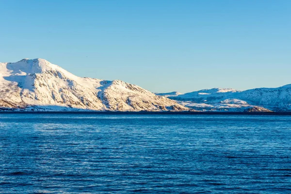 Uma Vista Deslumbrante Das Montanhas Árticas Fiorde Tromso Noruega — Fotografia de Stock