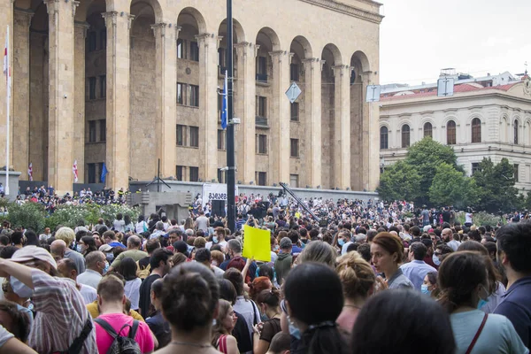 Tbilisi ジョージア州 2021年7月12日 ジョージア州トビリシでデモと抗議のために収集された多くの人々 — ストック写真
