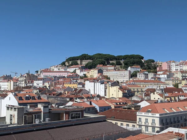 Uma Bela Vista Edifícios Com Telhados Vermelhos Contra Céu Azul — Fotografia de Stock