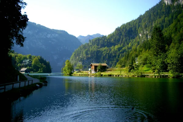 Landscape Lake Surrounded Hills Covered Greenery Countryside — Stock Photo, Image