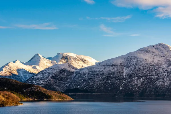 Una Vista Impresionante Las Montañas Árticas Fiordo Volda Noruega — Foto de Stock