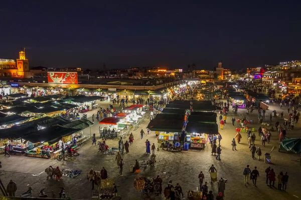 モロッコのマラケシュ 2019年12月19日 モロッコのマラケシュの夜 Jemaa Fna Squareの屋台や群衆 — ストック写真