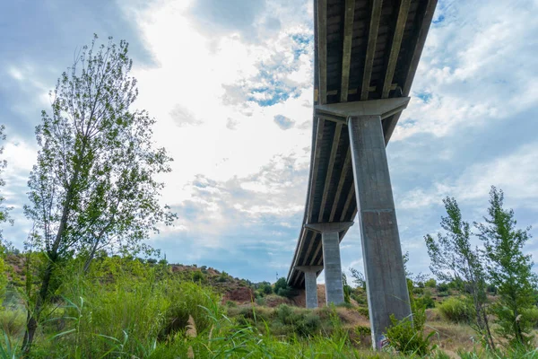 Low Angle Shot Pedestrian Bridge — Stock Photo, Image