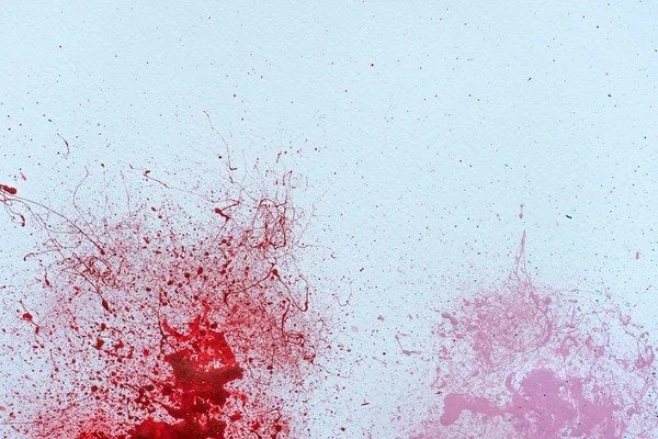 Messy Pink Red Paint Scattered White Surface Copy Space — Stock Photo, Image