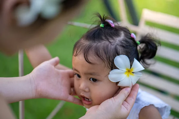 Closeup Little Girl Flower Her Hair Selected Focus — Stock Photo, Image