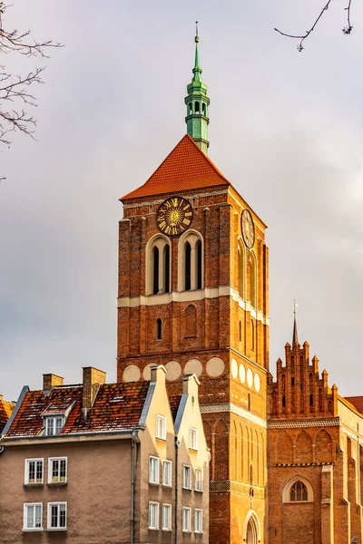 Ujęcie Pionowe Gdańskich Budynków Portowego Miasta Gdańska Bałtyckim Wybrzeżu Polski — Zdjęcie stockowe