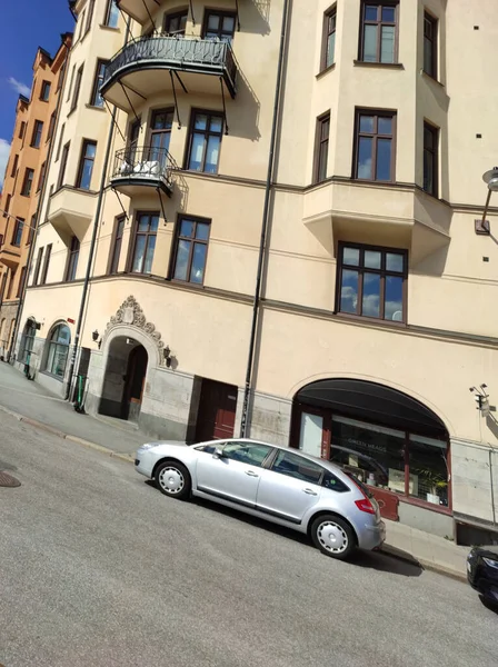 Знімок Комірки Маленького Житлового Будинку Стокгольмі Гарними Вікнами — стокове фото