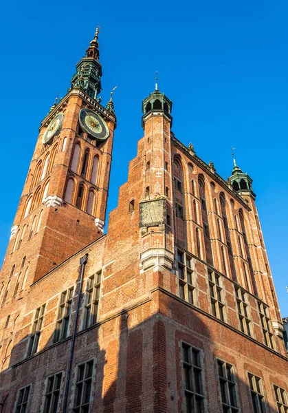 Vertikale Aufnahme Eines Gebäudes Der Hafenstadt Danzig Der Polnischen Ostseeküste — Stockfoto
