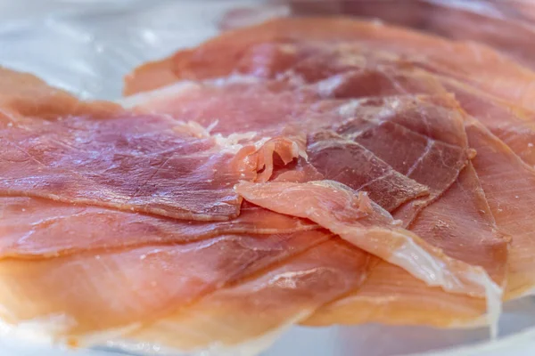 Een Close Shot Van Gesneden Prosciutto — Stockfoto