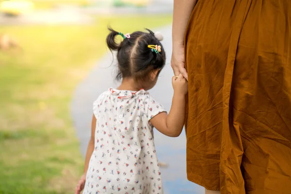 Een Close Shot Van Een Zuidoost Aziatisch Meisje Dat Haar — Stockfoto