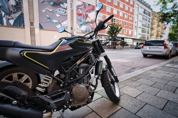 Mnichov Německo Července 2021 Snímek Motocyklu Zakázku Zaparkovaného Okraji Silnice — Stock fotografie