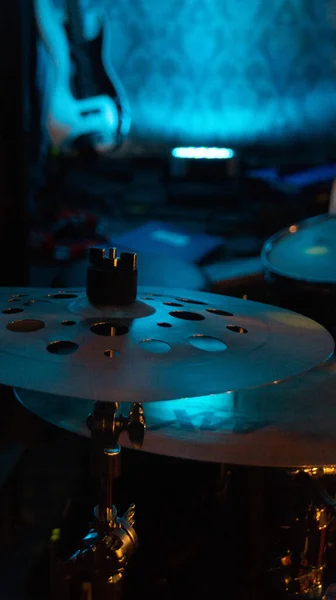 Plan Vertical Une Cymbale Tambour Dans Studio Enregistrement — Photo