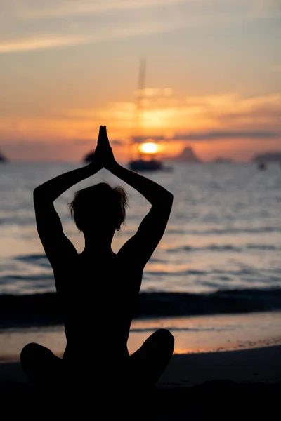 Model Silhouette Fitness Care Face Yoga Apusul Soarelui — Fotografie, imagine de stoc