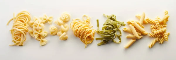Horní Pohled Různé Druhy Těstovin Špaget Nudlí Izolovaných Světlém Pozadí — Stock fotografie
