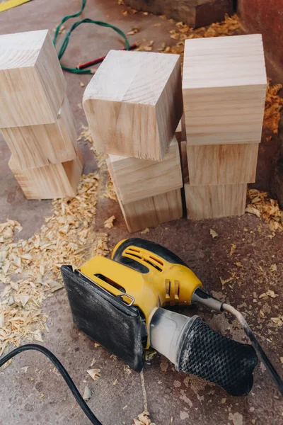 Vertical Shot Wood Polishing Machine Stacked Wooden Cubes Floor Workshop — Stock Photo, Image