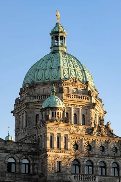 Een Verticaal Schot Van British Columbia Parliament Buildings Vancouver Island — Stockfoto