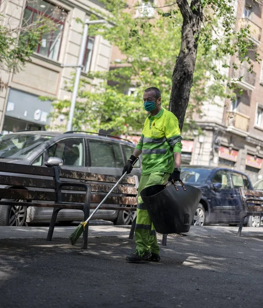 Барселона Испания Июня 2021 Года Работник Уличного Уборщика Метлой Убирающий — стоковое фото