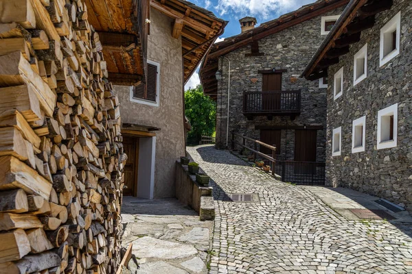 Eine Gepflasterte Straße Und Alpine Häuser Pontechianle Einem Charmanten Dorf — Stockfoto