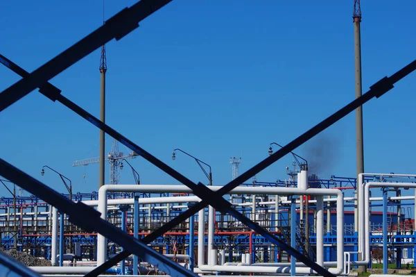 Construcciones Metálicas Coloridas Con Tubos Tubos Con Alambres Primer Plano —  Fotos de Stock