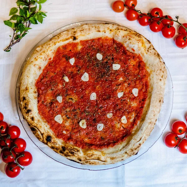 Top Pohled Lahodnou Pizzu Margherita Rajčaty San Marzano Mozzarella — Stock fotografie