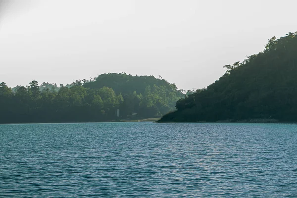 Una Vista Fascinante Lago Tranquilo Rodeado Árboles Tizcao Chiapas — Foto de Stock