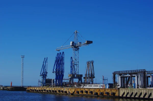 Ein Pipeline Komplex Gegen Den Blauen Himmel — Stockfoto