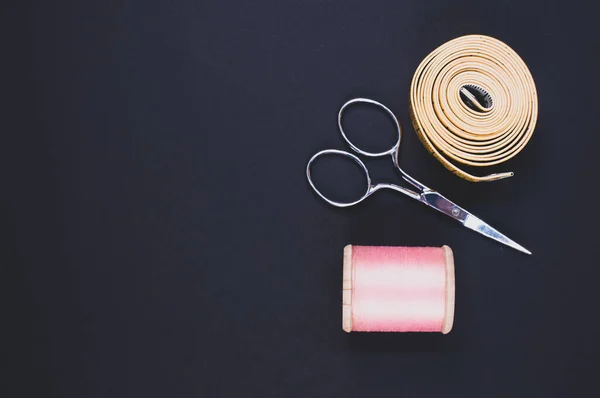 Primer Plano Accesorios Costura Sobre Fondo Negro — Foto de Stock