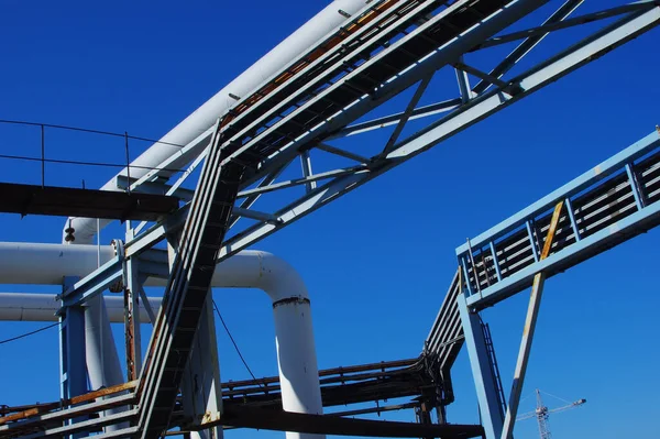 Colpo Angolo Basso Tubi Strutture Impianto Industriale — Foto Stock