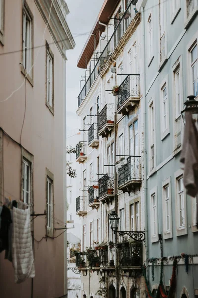 Hermosos Edificios Residenciales Color Pastel Ciudad Costera Lisboa Capital Portugal —  Fotos de Stock