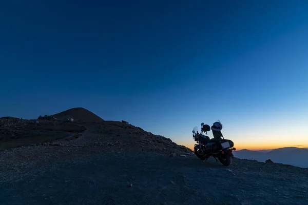 Ein Motorrad Auf Dem Nemrut Gebirge Adiyaman Türkei Bei Sonnenuntergang — Stockfoto