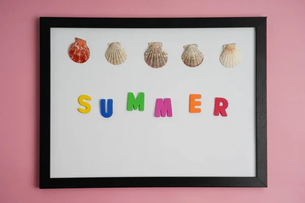 Word Summer Colorful Letters Some Seashells White Frame Pink Background — Stock Photo, Image