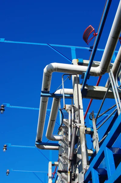 Una Toma Vertical Una Refinería Petróleo Con Muchos Tubos Industriales —  Fotos de Stock