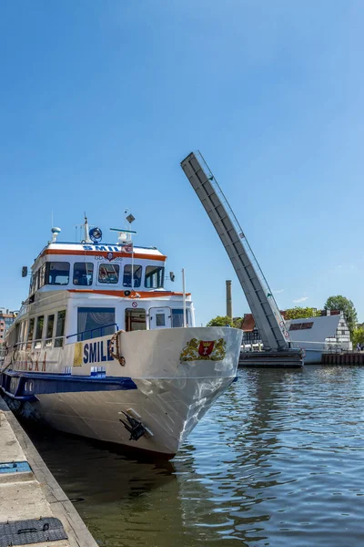 Gdansk Polónia Junho 2021 Tiro Vertical Navio Lago Gdansk Polônia — Fotografia de Stock