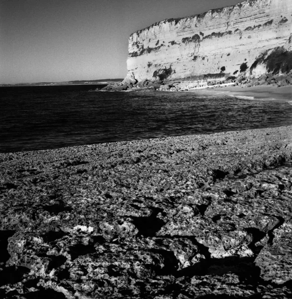 Black White Shot Seashore Rocks Sunny Summer Day — Stock Photo, Image