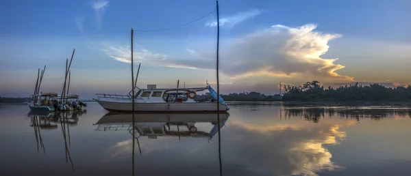 Panoramic Shot Beautiful Seascape Skyline Sunlight Parked Boat Foreground — Stock Photo, Image