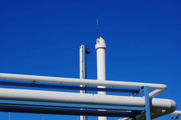 Una Planta Refinería Petróleo Con Grandes Tubos Industriales —  Fotos de Stock