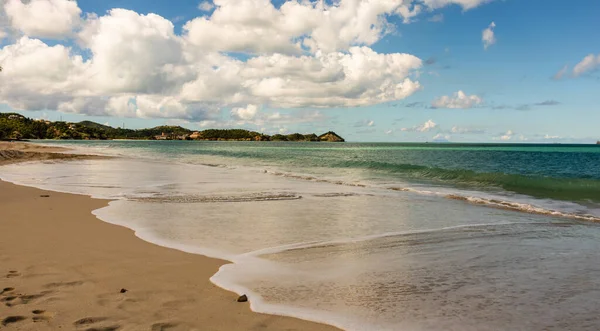 Den Molniga Himlen Över Karibiska Havet Och Sandstranden Antigua Och — Stockfoto