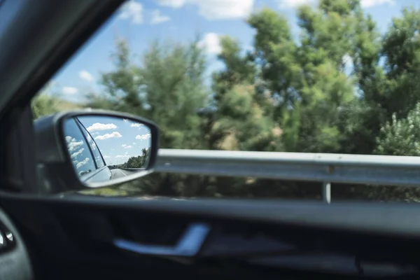 Ένα Πλευρικό Καθρέφτη Του Αυτοκινήτου Μια Αντανάκλαση Δει Από Insi — Φωτογραφία Αρχείου