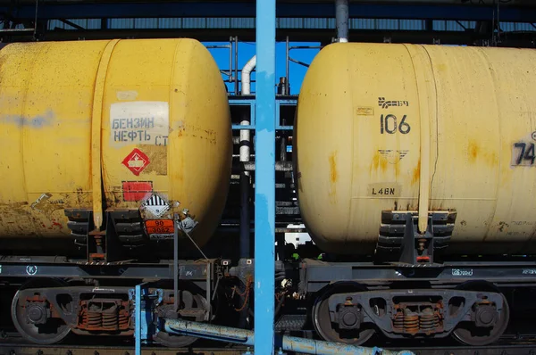 Zakład Rafinerii Ropy Naftowej Dużymi Zbiornikami Przemysłowymi — Zdjęcie stockowe