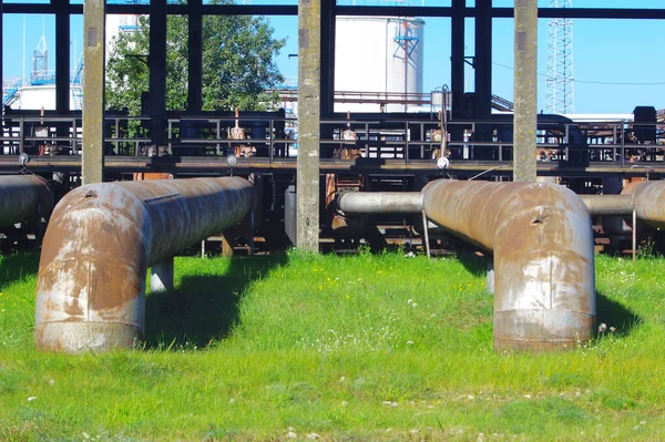 Εξοπλισμός Της Βιομηχανικής Ζώνης Διύλισης Πετρελαίου Εξοπλισμός Εργοστασίου Βιομηχανικές Λεπτομέρειες — Φωτογραφία Αρχείου