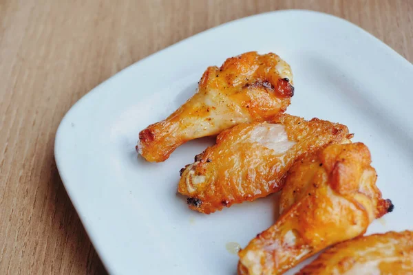 Een Bord Heerlijke Gegrilde Kip — Stockfoto