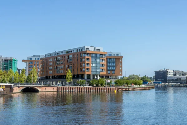 Gdansk Poland Jun 2021 Vacker Bild Flod Byggnader Bakgrund Gdansk — Stockfoto