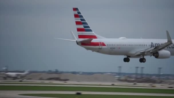 Havaalanında Bir Uçak — Stok video
