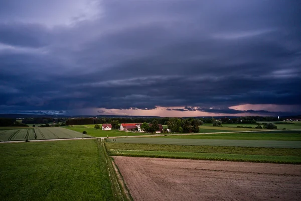 Borús Égbolt Mezőgazdasági Földek Felett Esténként — Stock Fotó