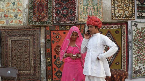 Indian Couple Traditional Outfits Using Phones Background Carpets — ストック写真