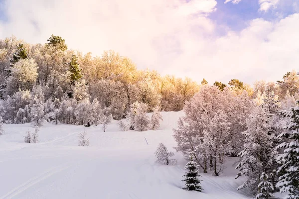 ノルウェー ストリンの美しい雪に覆われた風景とスキー場 — ストック写真