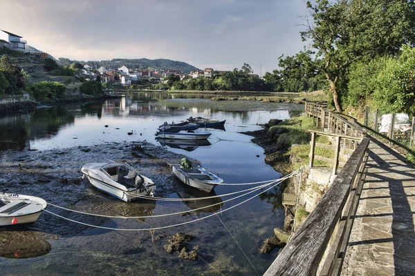 Egy Lövés Kis Halászhajók Ponte Sampaio Pontevedra Tartomány Spanyolország — Stock Fotó
