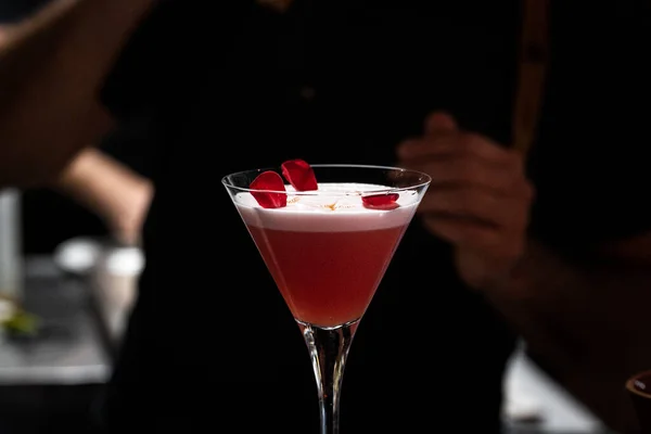 Ein Frischer Roter Cocktail Einer Bar — Stockfoto