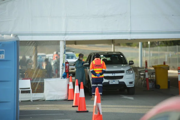 Melbourne Australia Temmuz 2021 Arabadaki Insanlar Baküs Teki Koronavirüs Test — Stok fotoğraf